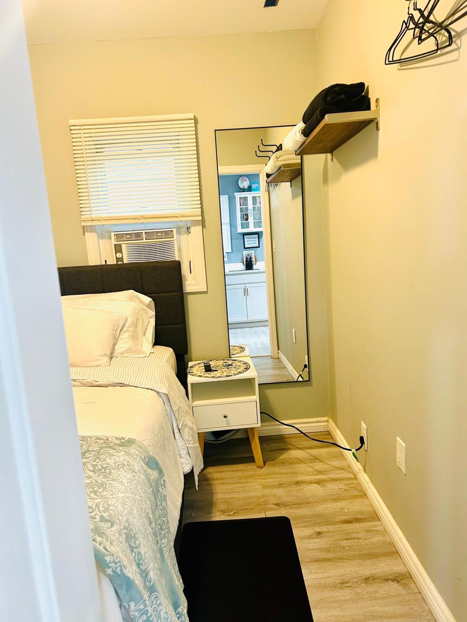 Fancy Studio Private Entrance Selden Экстерьер фото